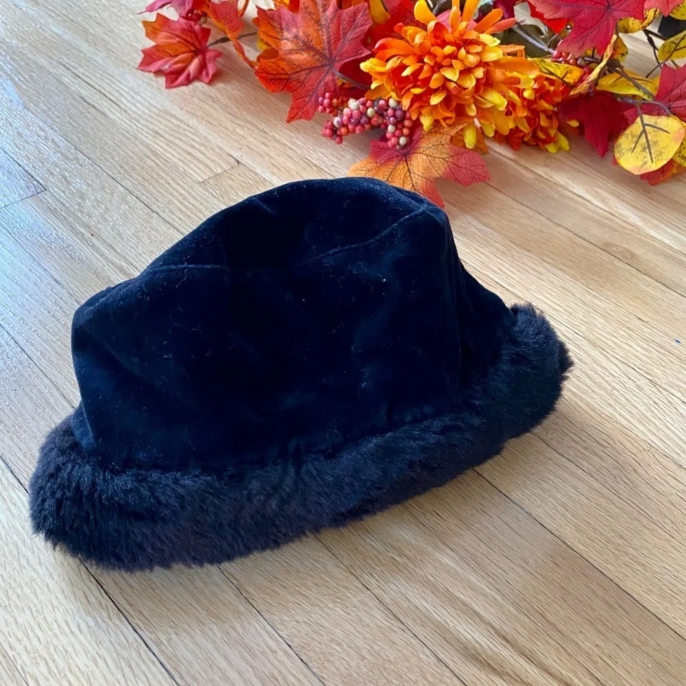 Gymboree Black Faux‎ Fur Trimmed Winter Hat – Kids Size S-M (3–4 Years)